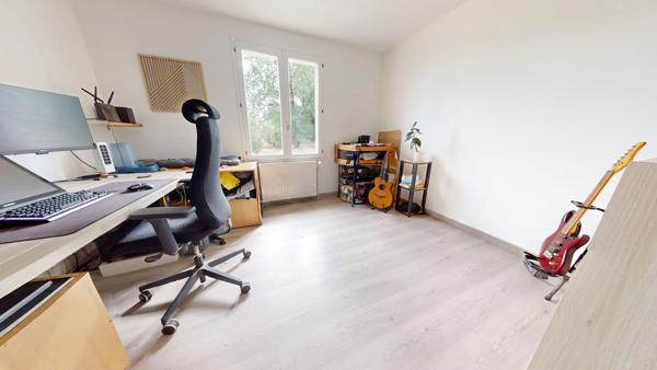 ITEUIL - LONGERE - 6 CHAMBRES - TERRAIN - GITE
