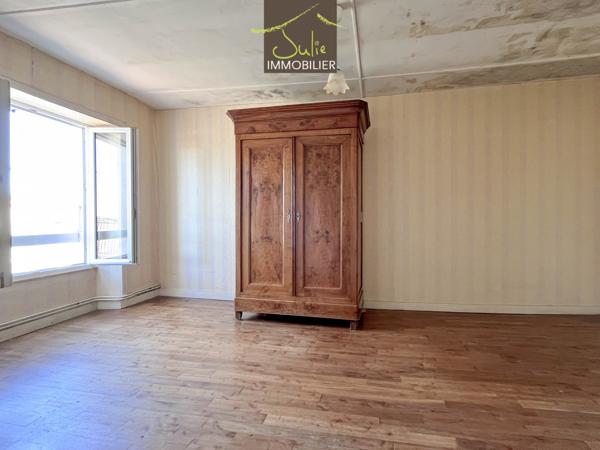 Ensemble Immobilier avec maison, ancienne habitation à rénover et sur 1972m² en partie constructible !