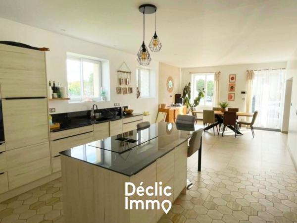 Vente maison rénovée Ferrieres, 192m² 6 pièces 498 750€ avec piscine