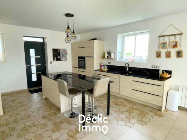 Vente maison rénovée Ferrieres, 192m² 6 pièces 498 750€ avec piscine