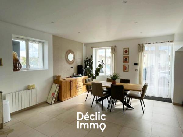 Vente maison rénovée Ferrieres, 192m² 6 pièces 498 750€ avec piscine