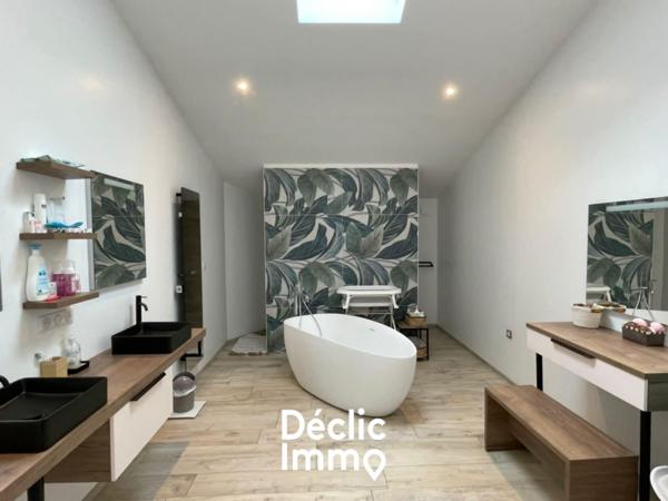 Vente maison rénovée Ferrieres, 192m² 6 pièces 498 750€ avec piscine