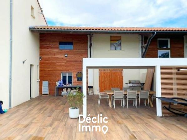 Vente maison rénovée Ferrieres, 192m² 6 pièces 498 750€ avec piscine