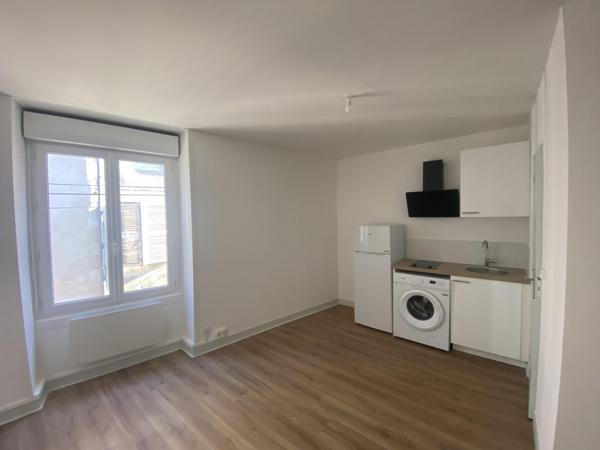 Studio neuf tout juste rénové près du centre-ville