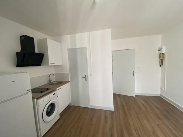 Studio neuf tout juste rénové près du centre-ville