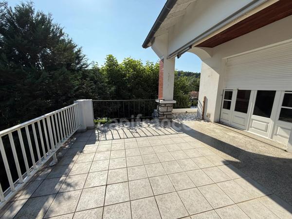 Grande maison avec 2 appartements