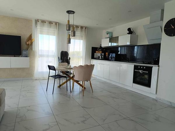 Appartement Port De Bouc 3 pièce(s) 70 m2 Place de parking