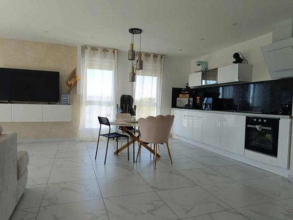 Appartement Port De Bouc 3 pièce(s) 70 m2 Place de parking