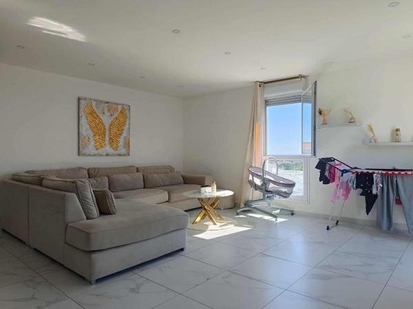 Appartement Port De Bouc 3 pièce(s) 70 m2 Place de parking