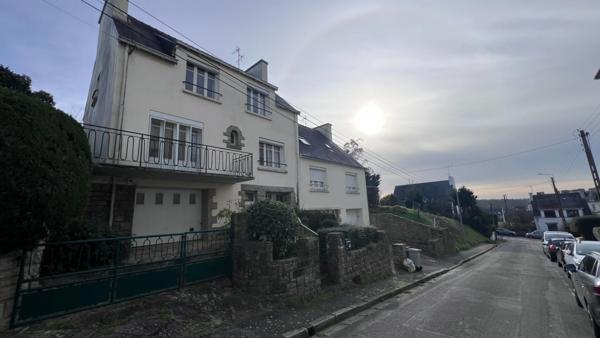 Département Finistère (29) – À vendre à Quimper : Maison T6 de 116 m² habitable (142 m² utiles) sur un terrain de 354 m² avec garage.