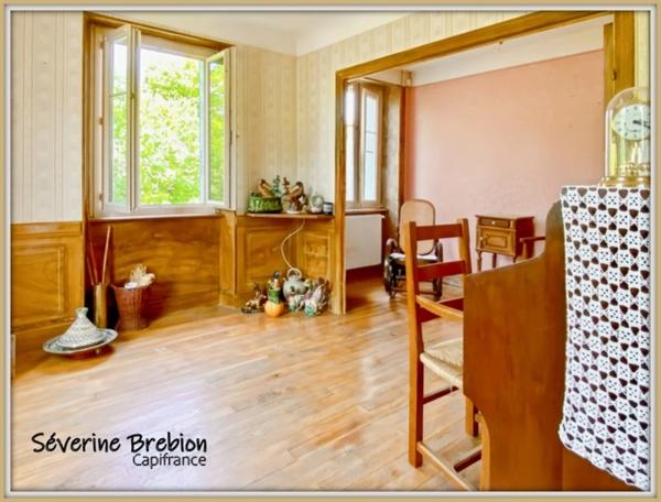 Maison à vendre 115 m², terrain2300 m² VISCOMTAT (63)