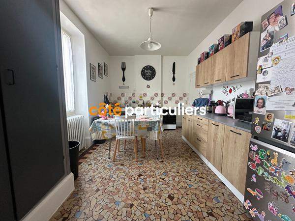 Vente Maison207 m² - 7 Pièces - SAINT AMAND MONTROND (18200)