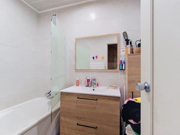 Location                                                      Appartement
                        
                     5 pièces                                         à Limeil-Brévannes
