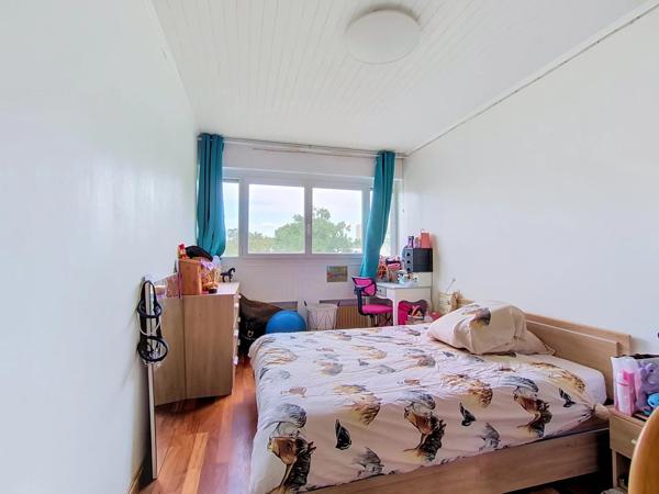 Location                                                      Appartement
                        
                     5 pièces                                         à Limeil-Brévannes