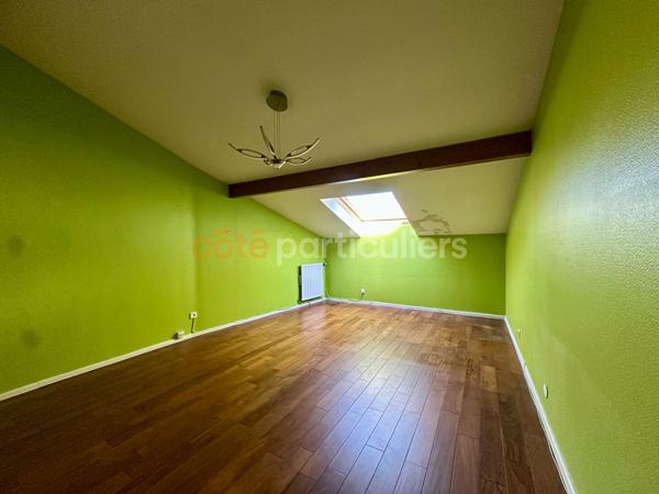 Vente
                Appartement109 m² - 4 Pièces -
                    BORDEAUX (33000)