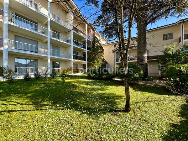 Vente
                Appartement109 m² - 4 Pièces -
                    BORDEAUX (33000)