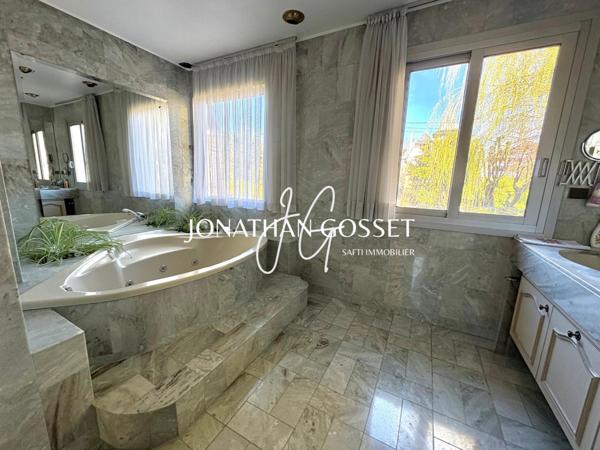 Poissy: Propriété familiale sur l'Ile de Migneaux 9pcs - 4ch - 262m² sur 1005m² de terrain