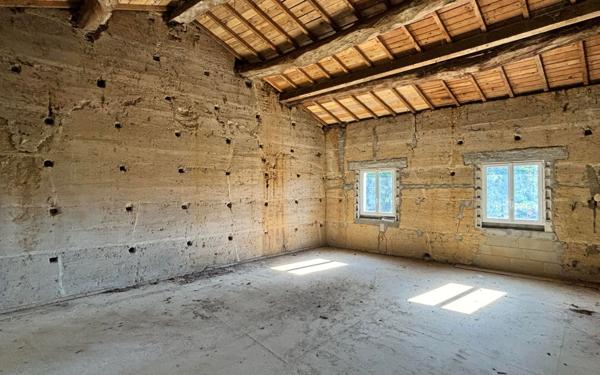 Maison à vendre    6 pièces •  Tramoyes