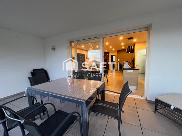 Coup de cœur assuré pour cet appartement T3 de 70 m² entièrement rénové, avec terrasse de 18 m², parking et box sécurisé