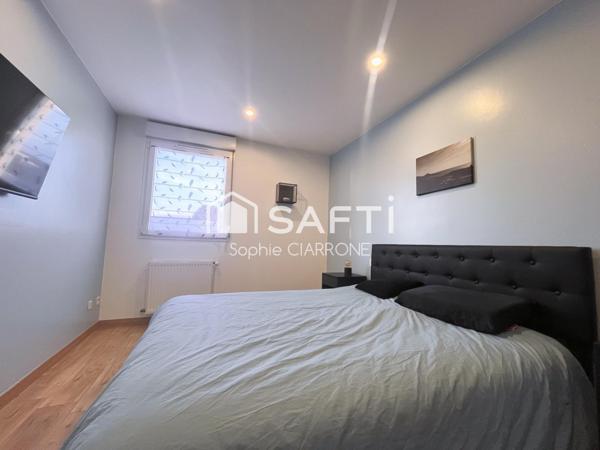 Coup de cœur assuré pour cet appartement T3 de 70 m² entièrement rénové, avec terrasse de 18 m², parking et box sécurisé