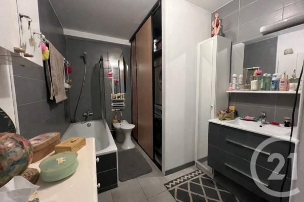 Appartement F3 à vendre  3 pièces - 68 m2 COGOLIN - 83