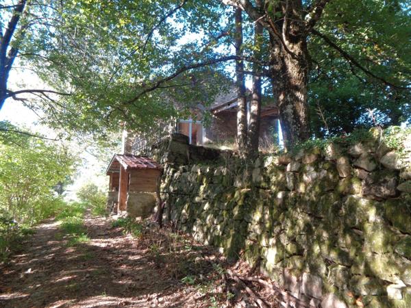 Rare : Maison en pierres dans environnement bucolique