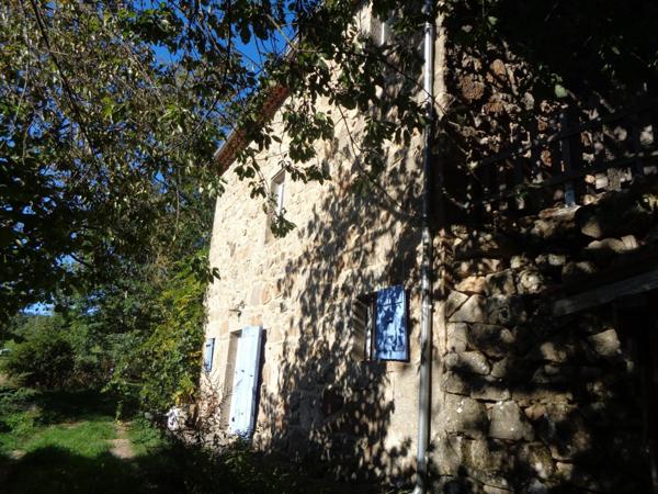 Rare : Maison en pierres dans environnement bucolique