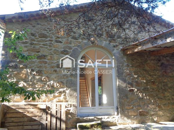 Rare : Maison en pierres dans environnement bucolique