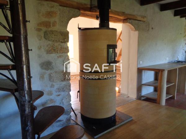 Rare : Maison en pierres dans environnement bucolique