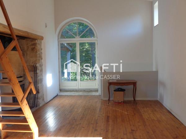 Rare : Maison en pierres dans environnement bucolique