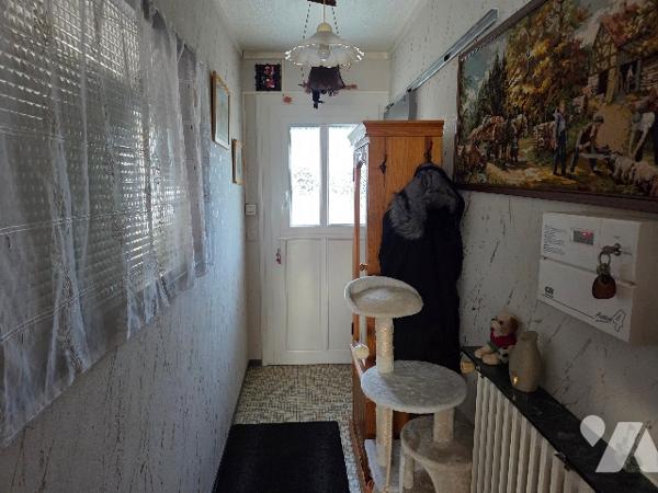 YVETOT, pavillon plain pied, mitoyen d'1 côté d'~81m², terrain ~310m², 3 chambres, garage.