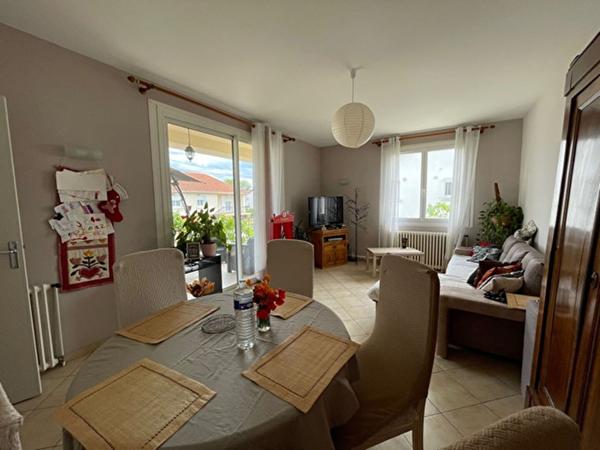 Maison familiale avec logement indépendant, 5 chambres, garages ? proche Dordogne !