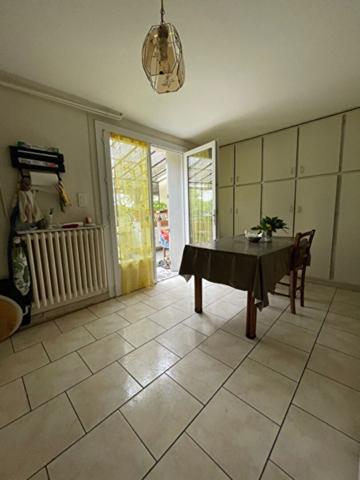 Maison familiale avec logement indépendant, 5 chambres, garages ? proche Dordogne !