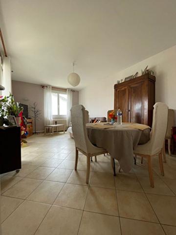 Maison familiale avec logement indépendant, 5 chambres, garages ? proche Dordogne !