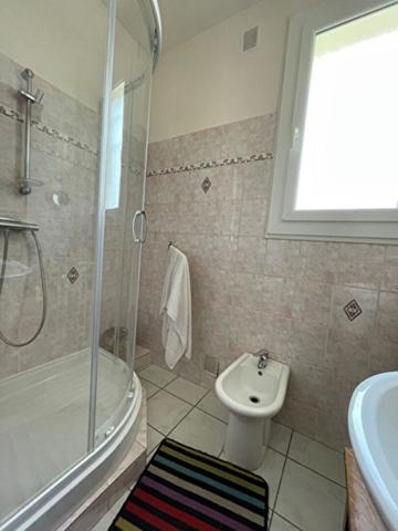 Maison familiale avec logement indépendant, 5 chambres, garages ? proche Dordogne !