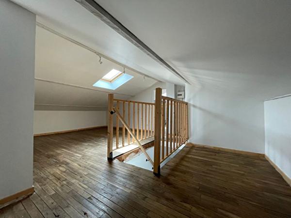 Maison familiale avec logement indépendant, 5 chambres, garages ? proche Dordogne !