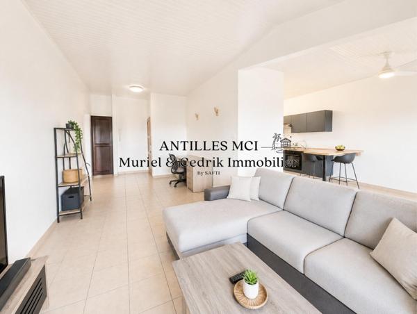 Dernier étage, terrasse et vue dégagée