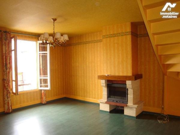 A VENDRE, centre-ville, immeuble de rapport comprenant un local commercial actuellement loué et...