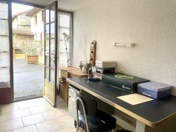 MAISON ANCIENNE AVEC DEPENDANCES Secteur CALME