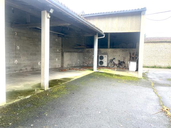 MAISON ANCIENNE AVEC DEPENDANCES Secteur CALME