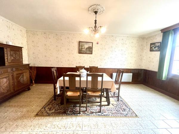 MAISON ANCIENNE AVEC DEPENDANCES Secteur CALME