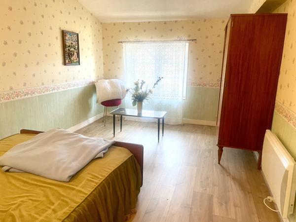 MAISON ANCIENNE AVEC DEPENDANCES Secteur CALME