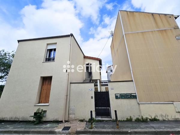 Immeuble
         8 pièces
        - 120 m² 585 000 € *