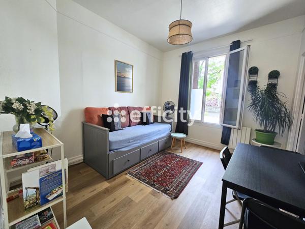 Immeuble
         8 pièces
        - 120 m² 585 000 € *
