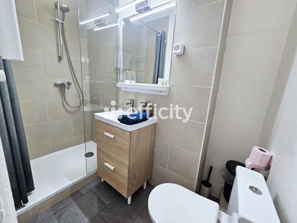 Immeuble
         8 pièces
        - 120 m² 585 000 € *
