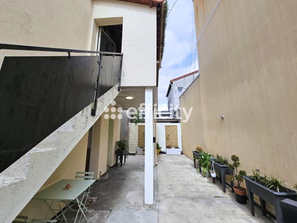 Immeuble
         8 pièces
        - 120 m² 585 000 € *