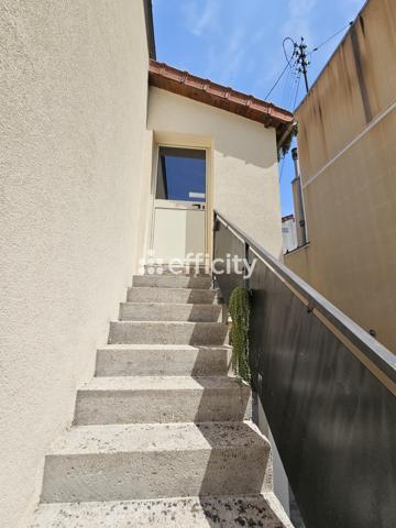 Immeuble
         8 pièces
        - 120 m² 585 000 € *