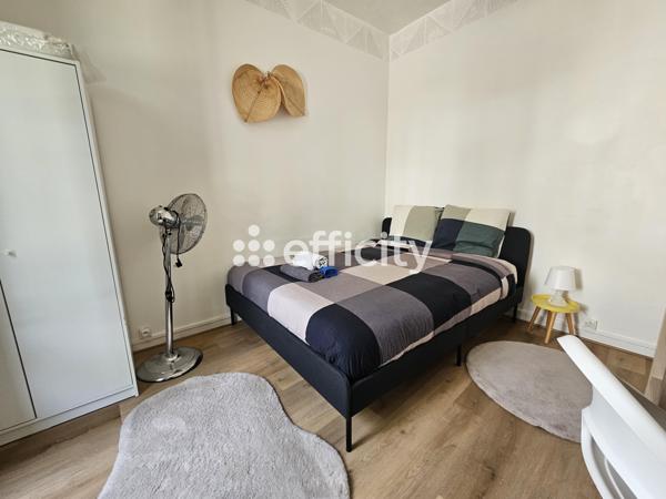 Immeuble
         8 pièces
        - 120 m² 585 000 € *