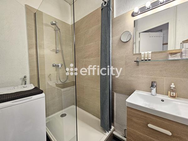 Immeuble
         8 pièces
        - 120 m² 585 000 € *