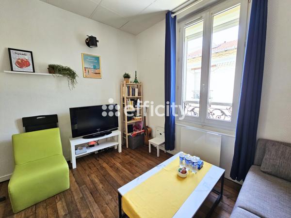 Immeuble
         8 pièces
        - 120 m² 585 000 € *